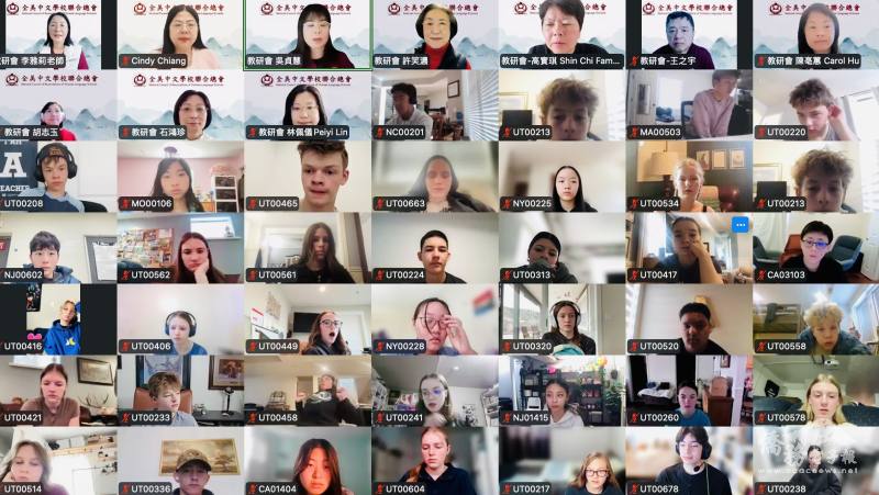 全美中文學校聯合總會工作人員與參加AP中文複習考試學生合照