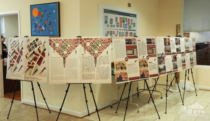 主辦單位於教會走廊展出歷史海報「Seeing Beyond the Island — A Lens into the 228 Sites」