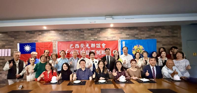 貴賓和榮光會理監事、會員們合照