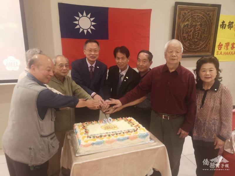 大使廖文哲與僑界先進共慶南部非洲臺灣客屬聯誼會成立30週年