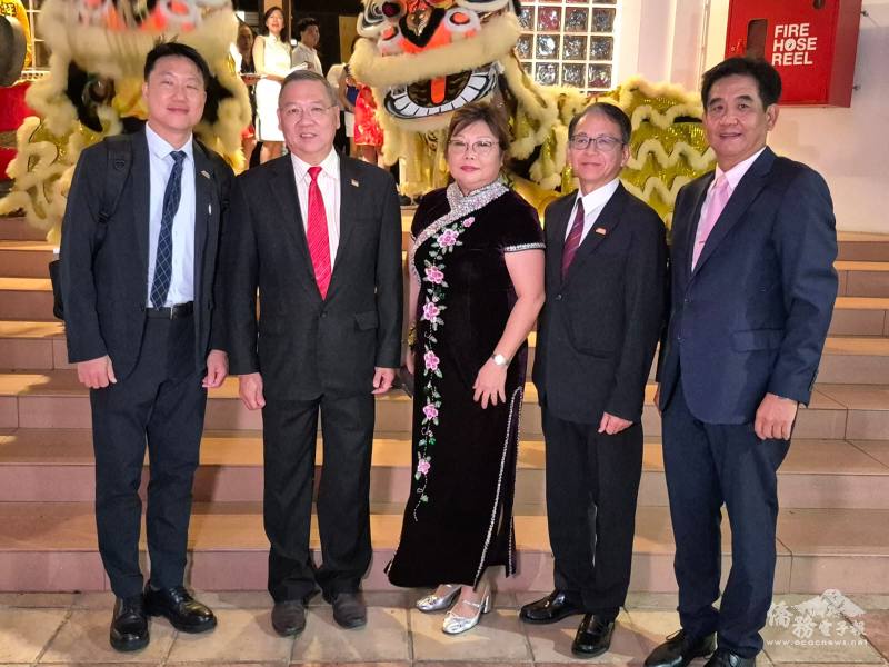 駐南非代表處經濟組組長羅清榮及僑務秘書李永盛與主任委員黃意珍、副主任鍾金峰及李志勇僑務促進委員合影