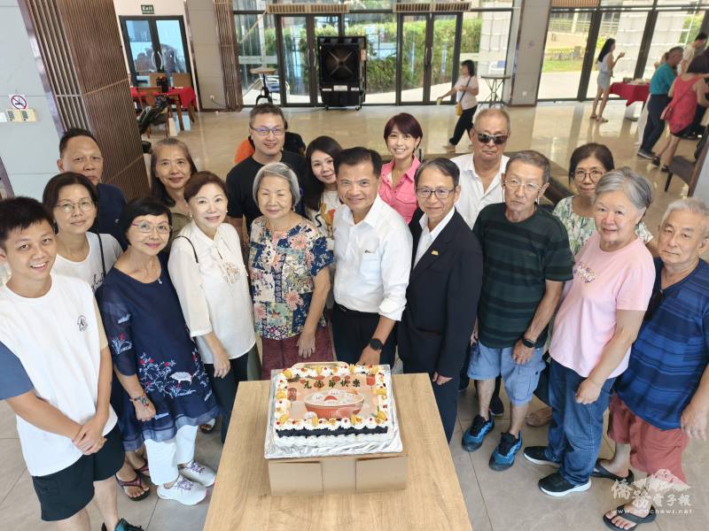僑界先進及與會貴賓共享佳節團圓的喜悅時刻