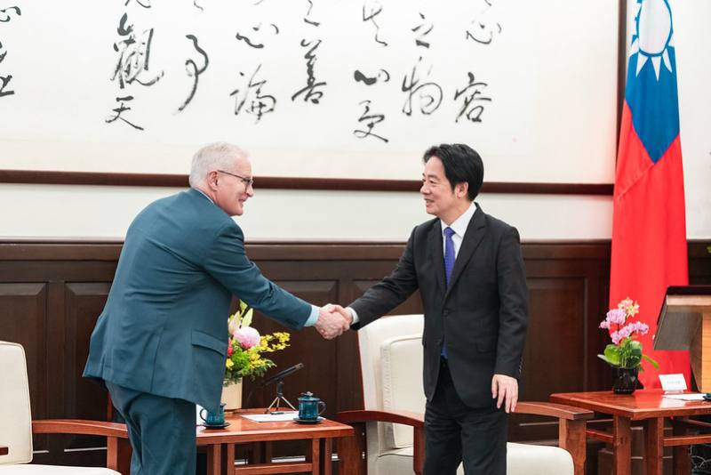 President Lai Ching-te meets with a delegation from the Semiconductor Industry Association (SIA).