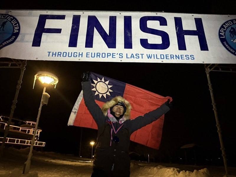 Taiwanese ultramarathon runner Tommy Chen poses for a photo at the finish line of the Lapland 185-kilometer Arctic Ultra in Sweden on Tuesday. Photo courtesy of Tommy Chen