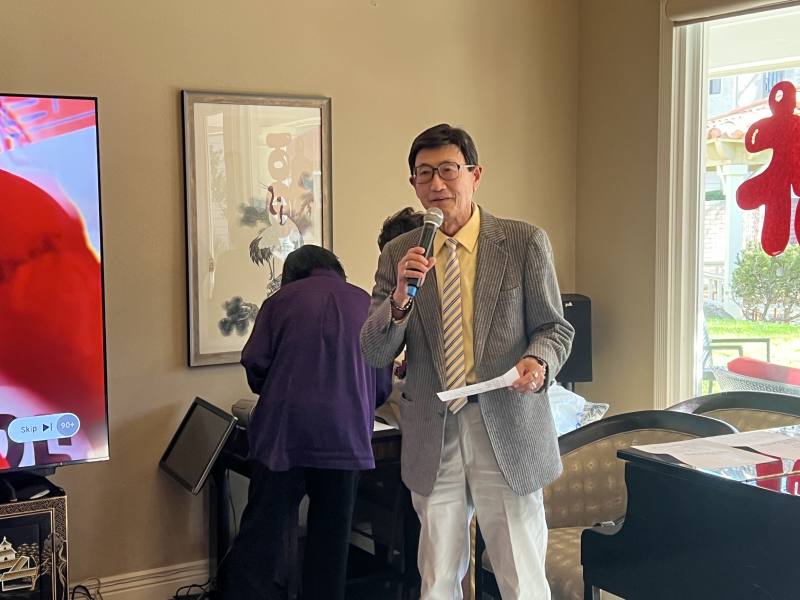 北加州華僑會館董事長吳睦野博士主持節目
