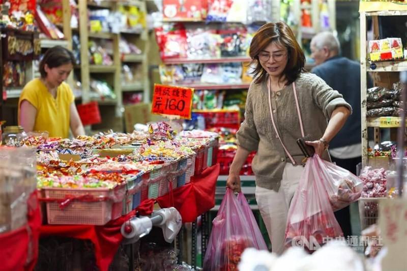 A woman walks out of a food store in Taipei’s Zhongshan District. CNA file photo