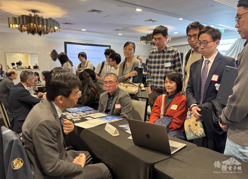 各校代表和與會者進行一對一深度媒合洽談