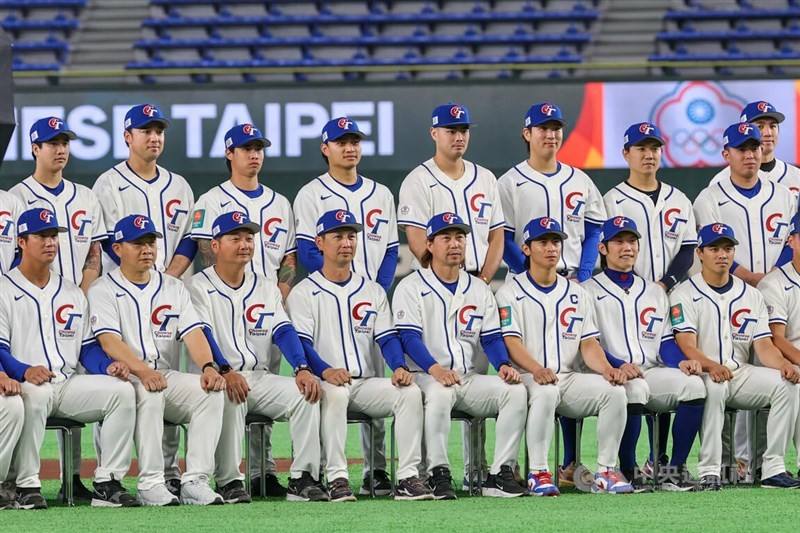 Taiwan's WBC players pose for a photo at the Tokyo Dome on Wednesday. CNA photo March 4, 2026