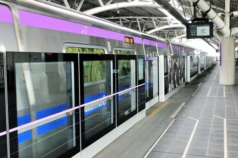 世界棒球經典賽台灣隊5日起正式開戰，桃園大眾捷運公司4日表示，為讓旅客能即時掌握賽況，全線車站啟動「WBC即時賽況跑馬轉播」，將透過車站旅客資訊顯示系統，以跑馬文字同步更新比賽資訊，開賽後每5分鐘更新戰況。中央社記者吳睿騏桃園攝