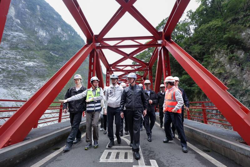 2026年3月5日行政院長卓榮泰視察長春祠及台8線東段復建情形