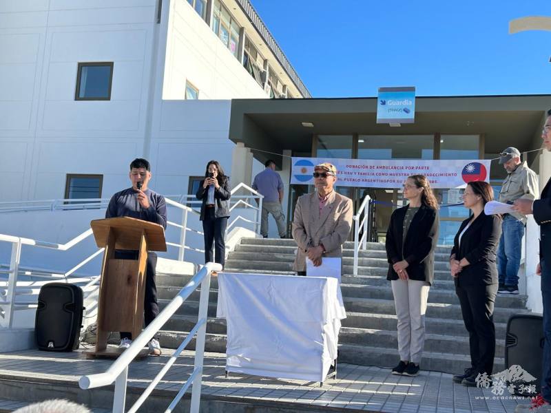 駐阿根廷代表處副參事惠卓岳、台灣僑民聯合會理事長洪瑞堂及阿根廷台灣商會副會長徐文彬共同出席見證捐贈儀式