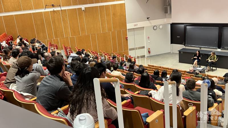 哈佛大學科學中心C廳放映「看不見的國家」，超過200人出席觀看