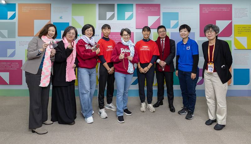 副總統和出席人員合影