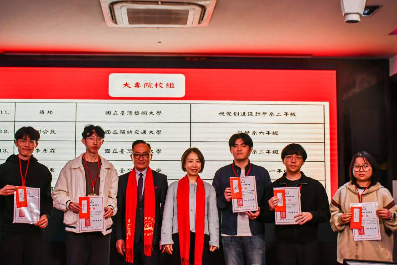 李妍慧頒贈僑生獎學金