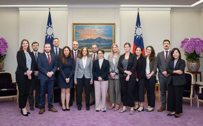 副總統與訪團合影