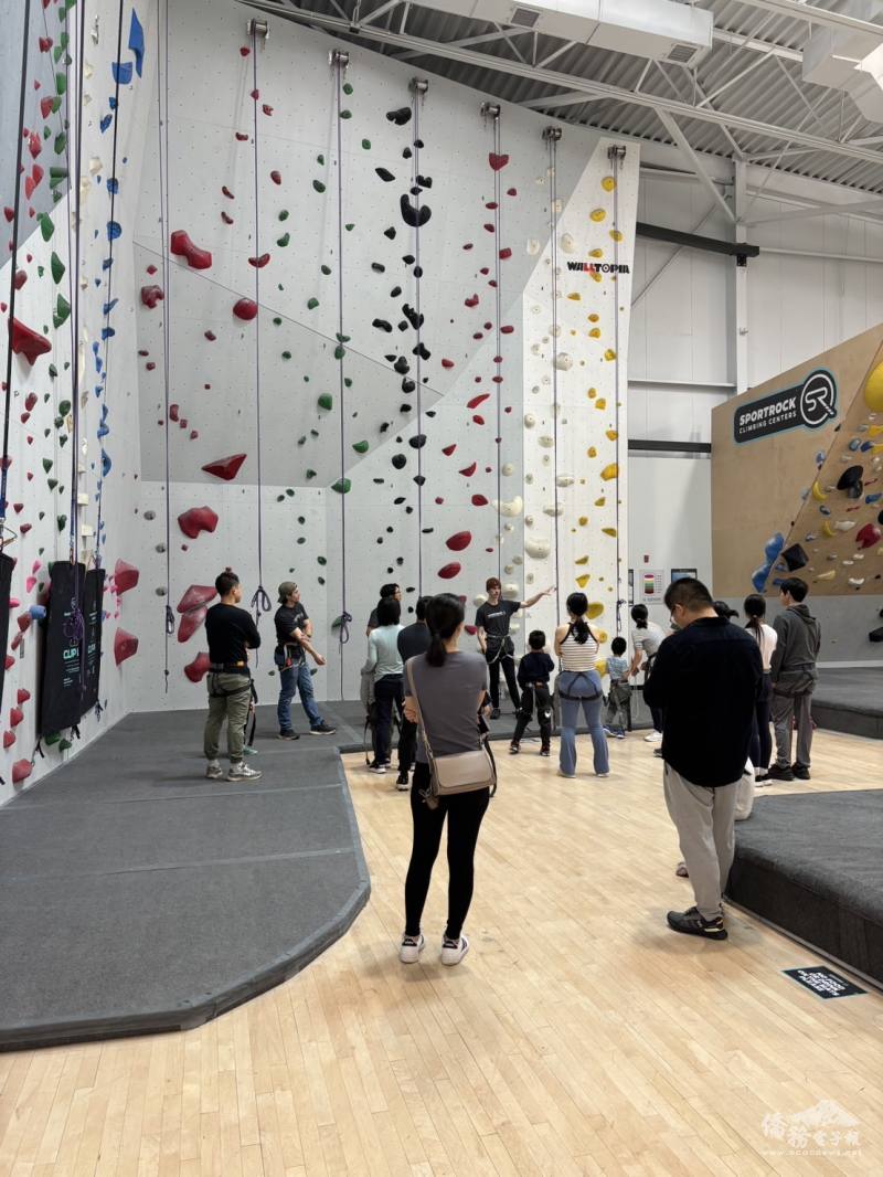 老師耐心指導，學員專心聆聽