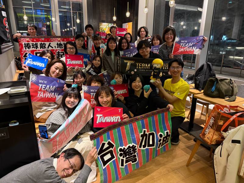 來自各地朋友的大合照