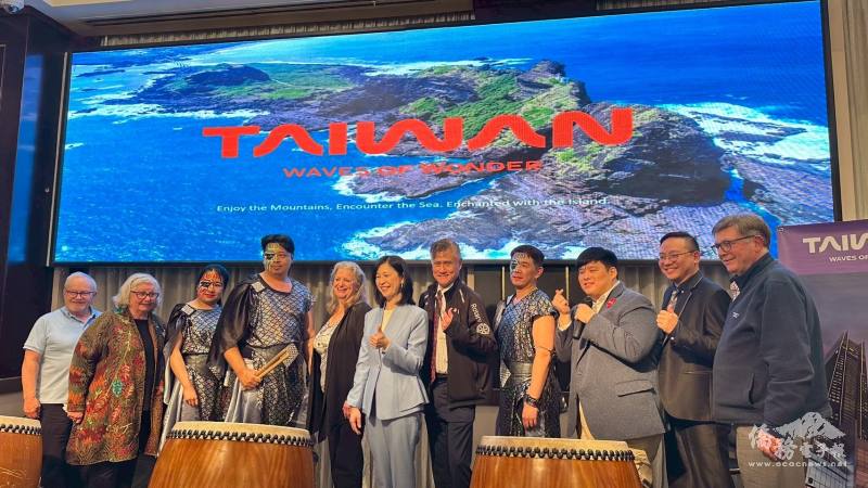 駐溫哥華辦事處在國際扶輪社5040地區新任幹部晚餐會上推廣臺灣