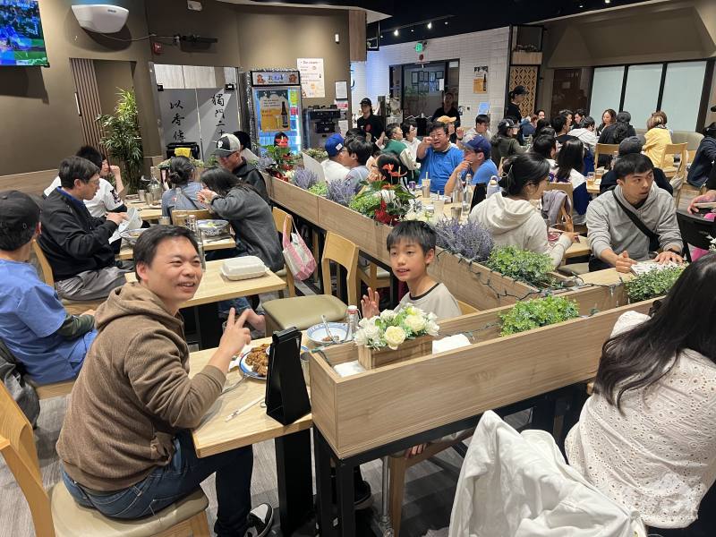 百位僑胞齊聚應援