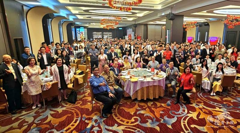 吉隆坡臺灣商會舉辦馬年春節午宴，以「駿馬乘風、聚力前行」為主題
