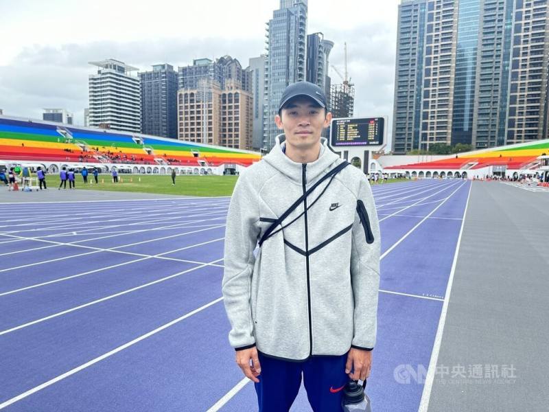 台灣男子短跑好手陳玟溥9日在新北市青年盃全國田徑公開賽100公尺決賽，飆出10秒07成績摘金