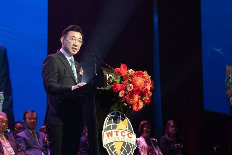 立法院副院長江啟臣9日出席「世界台灣商會聯合總會第32屆第2次理監事聯席會議」開幕典禮，他肯定台商就是台灣堅強生命力及韌性的最佳代言人。（立法院提供）