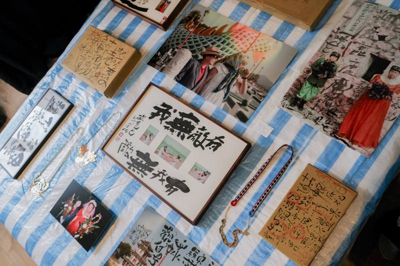 馬德里「Hybrid Art Fair當代藝術博覽會」台灣主題國專題展「台灣潮－間歇之力」，由藝術團隊「走路草農/藝團」成員劉星佑與陳漢聲擔任策展人，2人與另一位藝術家李恆共享展間，特地將獨具台灣特色的「藍白帆布」帶來作為布展道具，相當吸睛，儼然成為展覽的一部分。