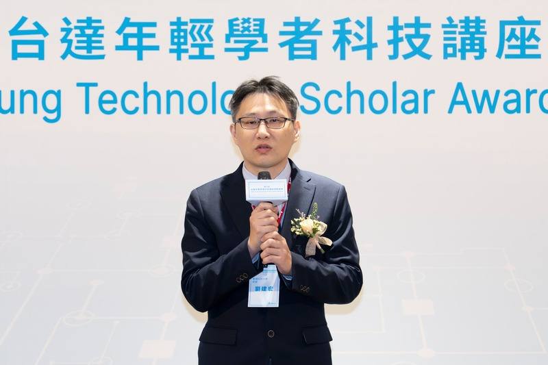 台科大電機系副教授劉建宏致力提升高比例再生能源條件下電網的穩定性與韌性，榮獲2025年「台達年輕學者科技講座」。（台科大提供）