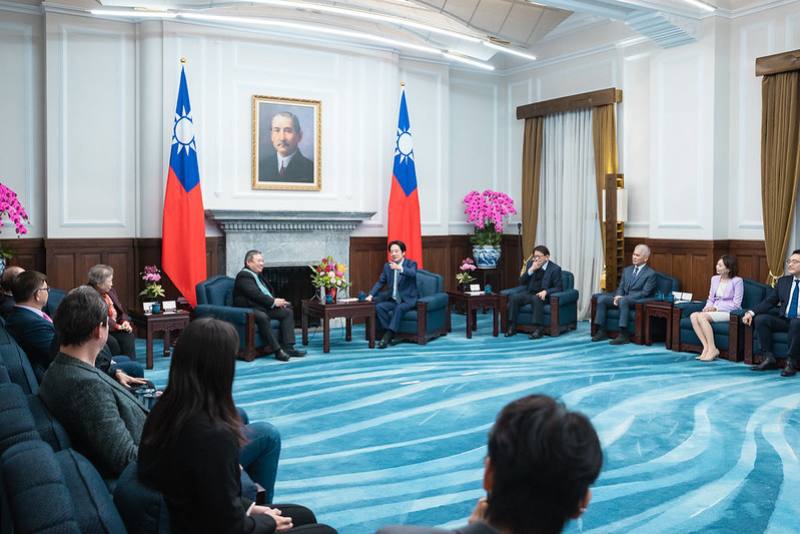 總統頒授中華奧林匹克委員會榮譽主席林鴻道「一等卿雲勳章」