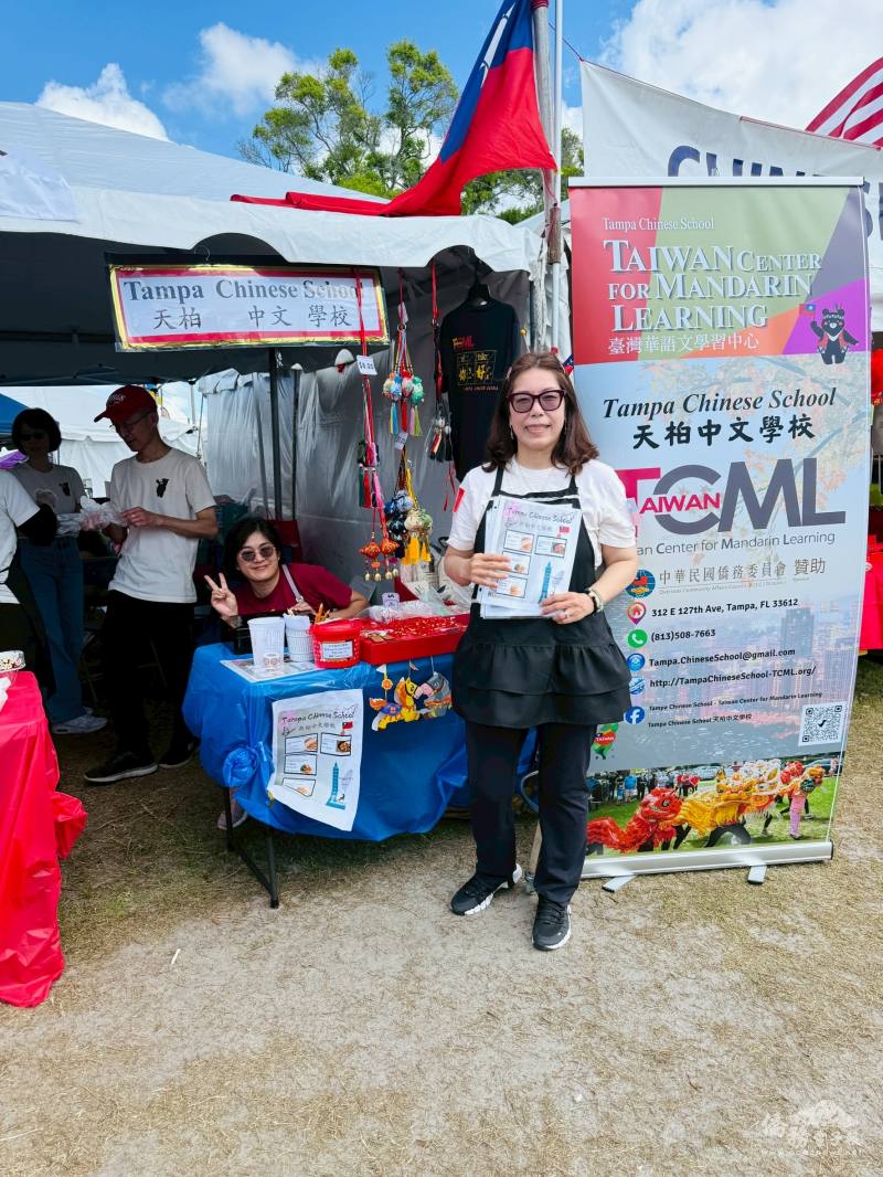 學校顧問李艷婉與老師們積極宣傳TCML與學校活動