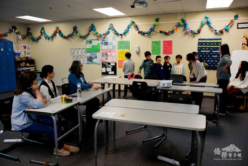 識字比賽主持人説明比賽規則與程序