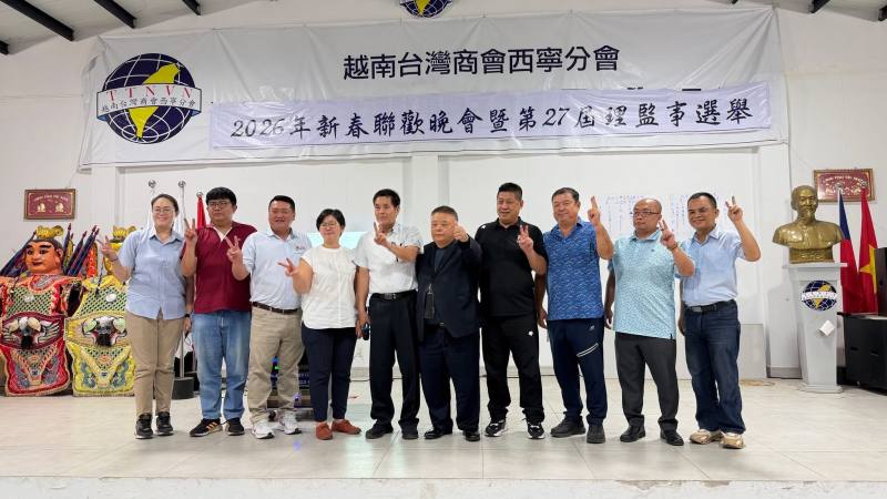 會長郭海豐(左五)、選務主任委員陳信銘(左六)與新任理監事及幹部團隊合影留念