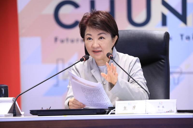 台中市政府10日公布推動性別平等成果，台中市長盧秀燕表示，市府從托育、就業、文化與委員會組成等落實性平，更打破傳統，開放女性任祭孔禮生。中央社記者郝雪卿攝