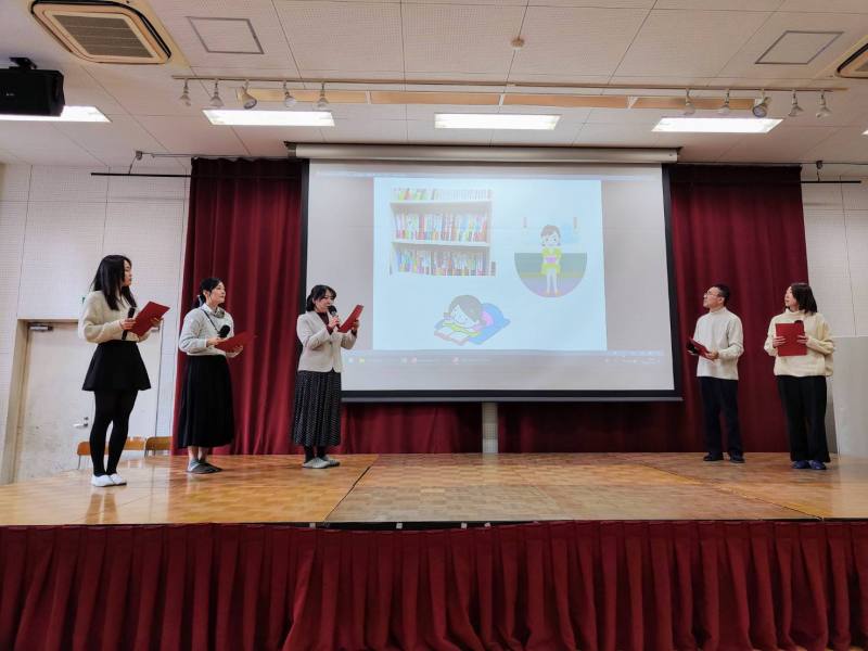 成人班學員以中文講述理想生活