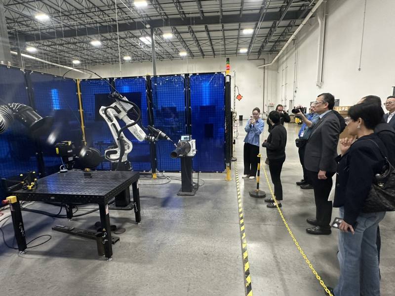 參訪上銀科技美國子公司智慧機械手臂運用