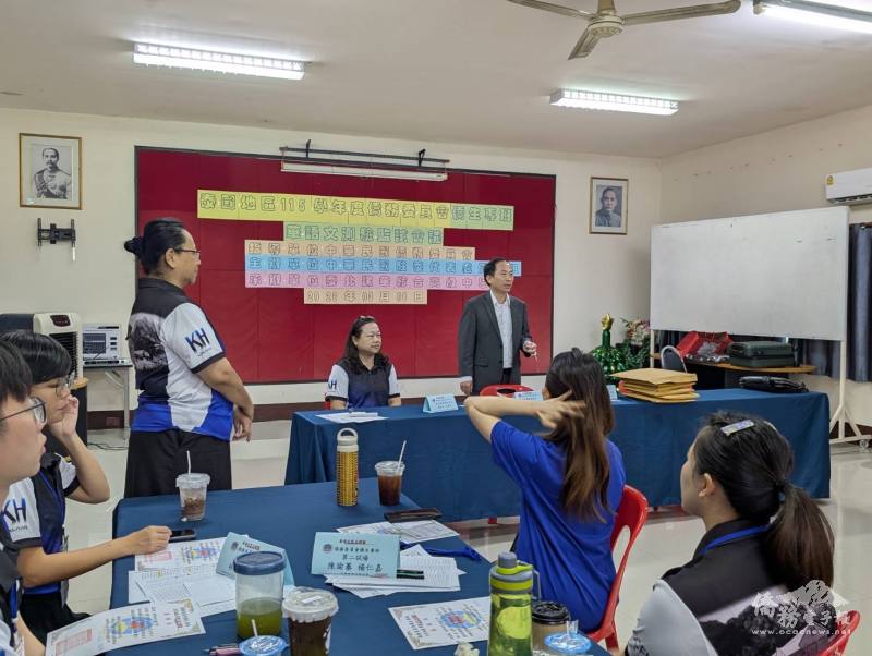 在清萊建華綜合高級中學考場試前說明