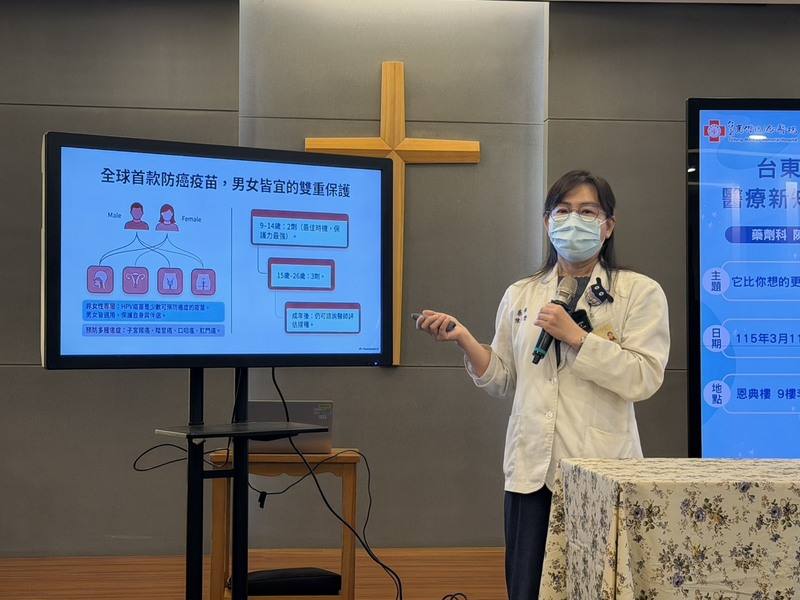 台東馬偕藥劑科藥師陳曉瑩11日表示，接種疫苗如同免疫系統的「軍事演習」加上「軟體更新」，不僅保護個人，也能透過「群體免疫」守護嬰幼兒、長者與免疫低下族群，呼籲民眾勿輕忽接種疫苗。中央社記者盧太城台東攝