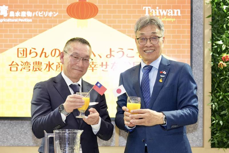 伊勢丹控股集團旗下通路商株式會社MI Foodstyle雨宮隆一代表取締役與農業部部長陳駿季合影