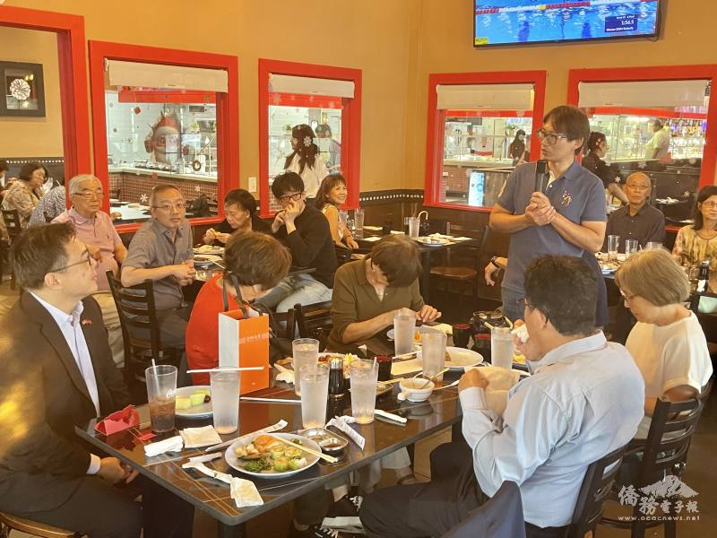 南佛州臺灣同鄉會會長鄭惠全主持活動