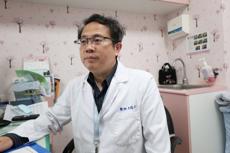 衛生福利部彰化醫院小兒科主任馬瑞杉（圖）表示，A型鏈球菌主要透過飛沫及接觸傳染，感染後死亡率達30%到50%，民眾喉嚨劇痛應盡快就醫釐清。（彰化醫院提供）