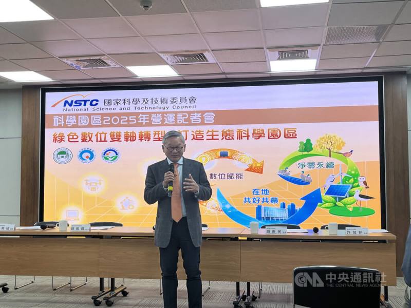 國科會主委吳誠文11日表示，鼓勵科學園區多元化發展，未來不會只有半導體產業一枝獨秀，而是以半導體優勢為基礎，推動傳統產業科技化
