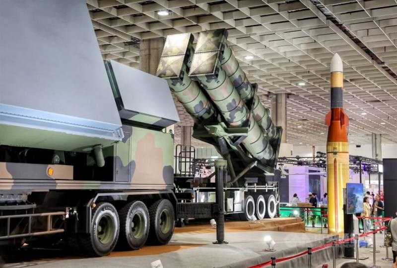 陸基中層反戰術彈道飛彈系統「強弓飛彈」去年9月在國防展亮相。（中央社檔案照片）