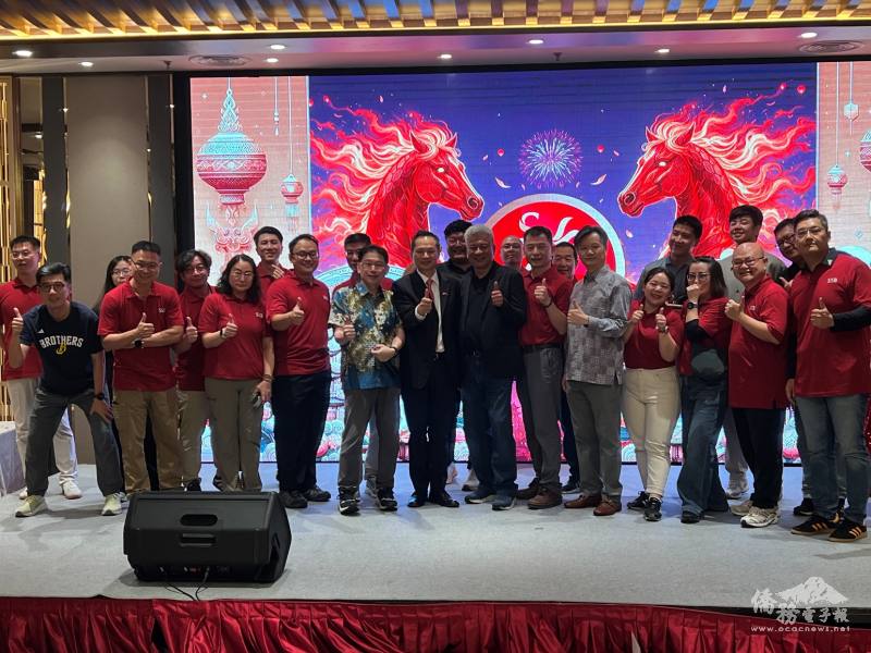 雅加達台商會在晚會中安排印尼特色舞蹈與LED燈舞表演，為晚會增添熱閙氣氛