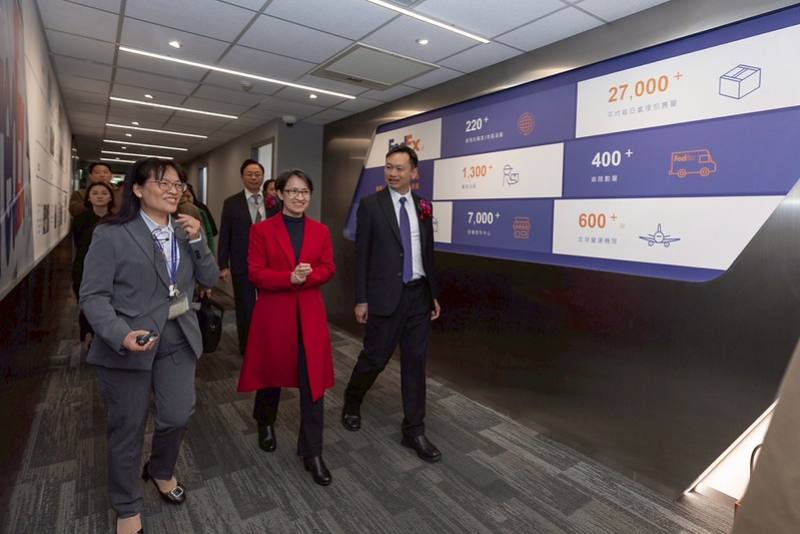 蕭美琴副總統11日下午出席聯邦快遞全新「桃園國際機場轉運中心」啟用典禮