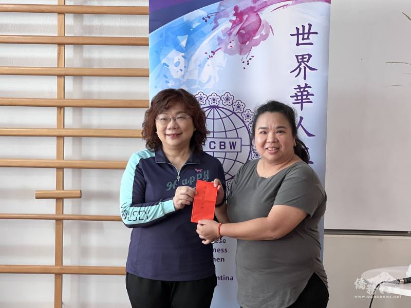 駐阿根廷大使謝妙宏致贈禮金