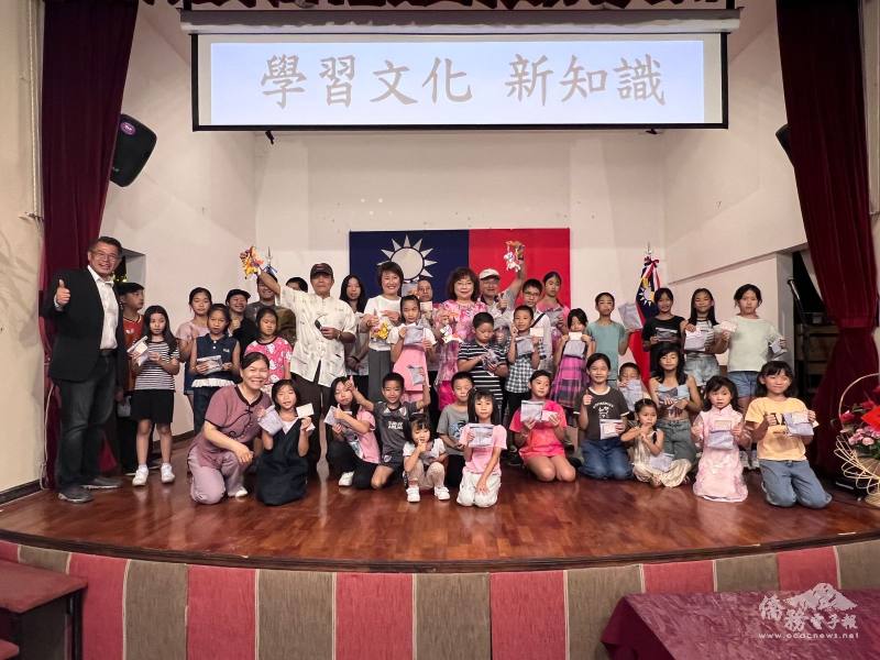 新生代參與「趣味闖關遊戲活動」後合照