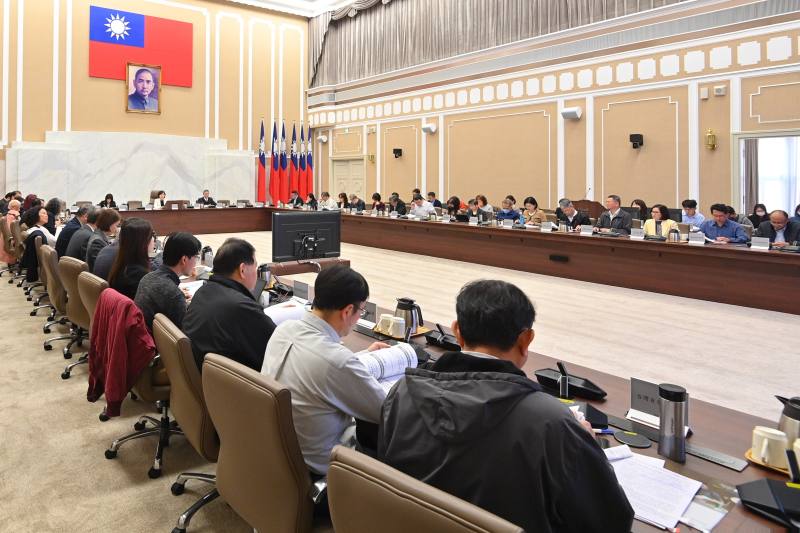 行政院副院長鄭麗君主持行政院消費者保護會第97次會議