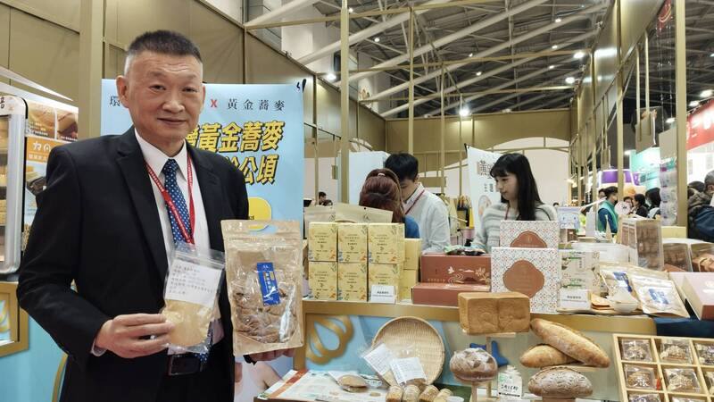 2026台北烘焙暨設備展12日起在南港展覽館盛大開幕，參展的台灣黃金蕎麥公司總經理林家寶（圖）12日指出，公司以「養生無負擔的飲食哲學」為概念，開發以蕎麥為主角的烘焙、餐飲、甜點等美食，邀請民眾體驗品嚐。