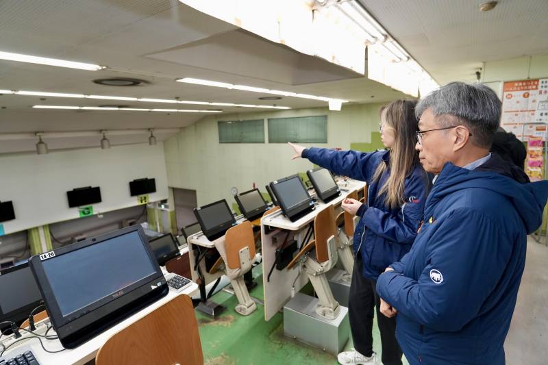 陳部長實地瞭解台灣文心蘭、蝴蝶蘭等花卉在日本高端零售通路的銷售表現
