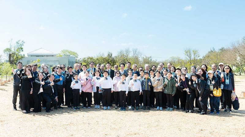 總統和出席人員合影